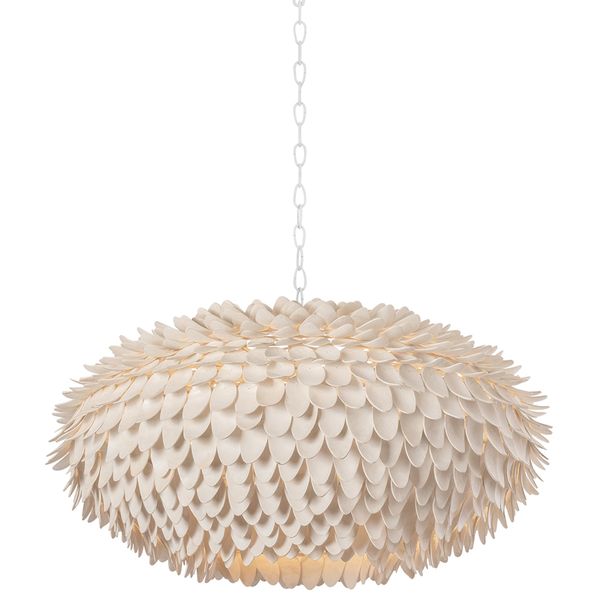 Lampa wiszaca o subtelnym charakterze z oszczednym detalem w odcieniu bezu